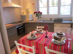 Fridge, microwave, oven, stovetop - La Forêt Verte - Isneauville (ISNEAUVILLE)