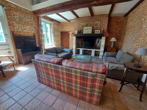 TV, peis og bordtennis