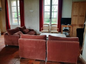 TV, DVD player, table tennis