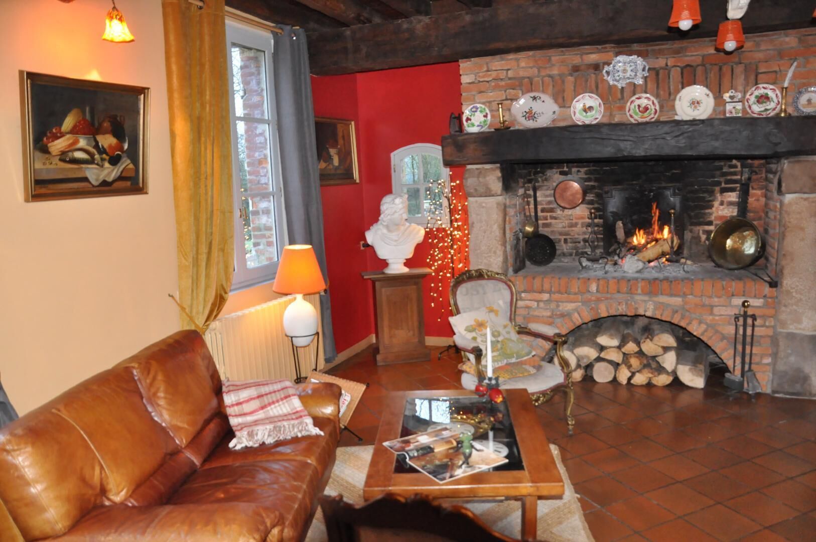 Télévision, cheminée