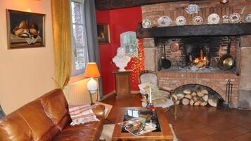 Télévision, cheminée