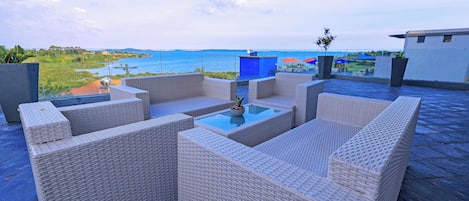 Deluxe Apartment, 2 Bedrooms, Lake View | Desk, laptop workspace, free WiFi, bed sheets