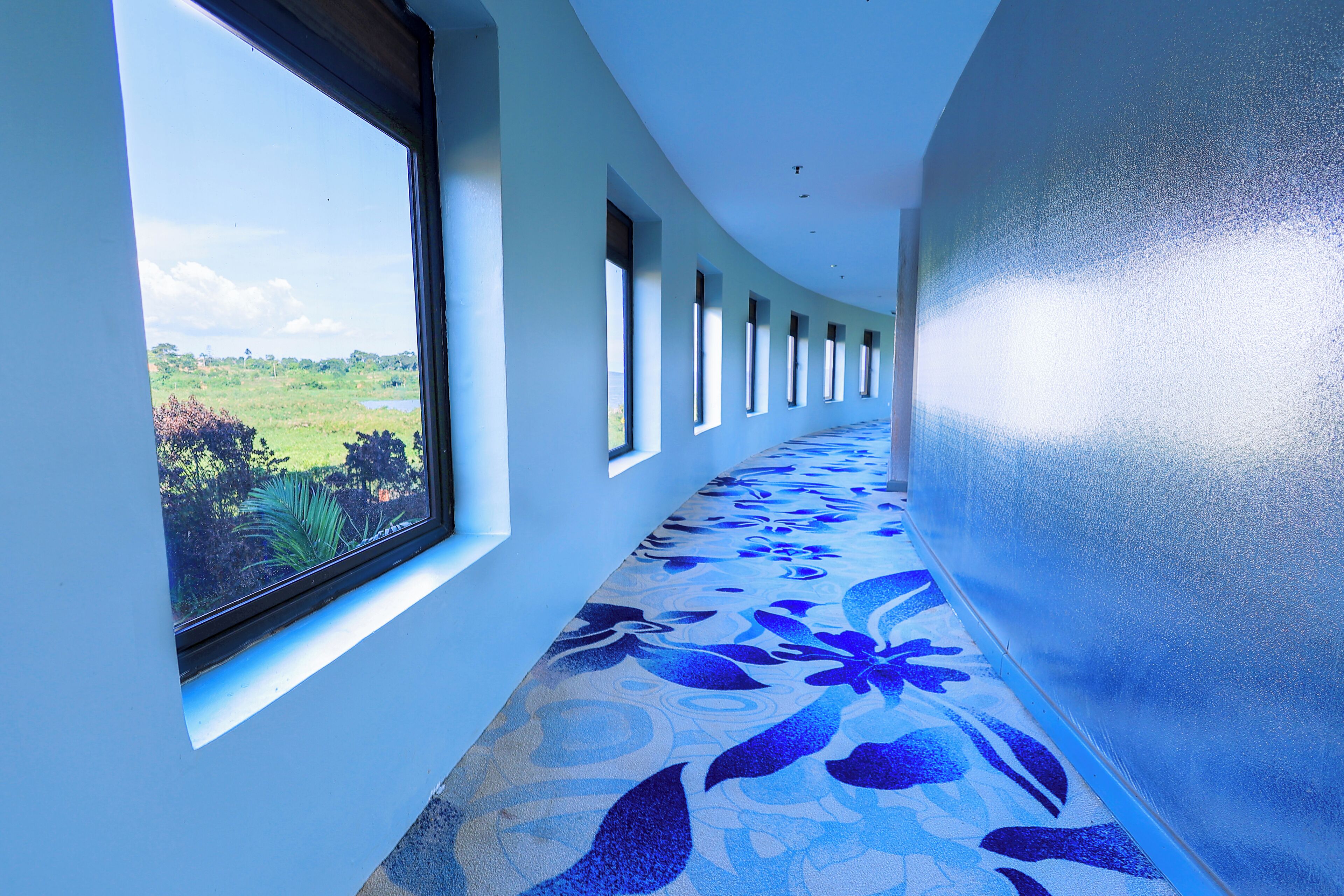 Escriptori, espai de treball apte per a portàtils i wifi gratuïta 