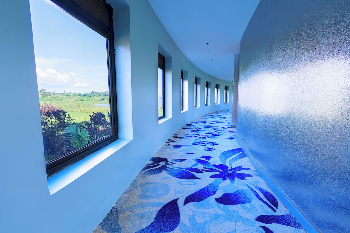 Schreibtisch, laptopgeeigneter Arbeitsplatz, kostenloses WLAN