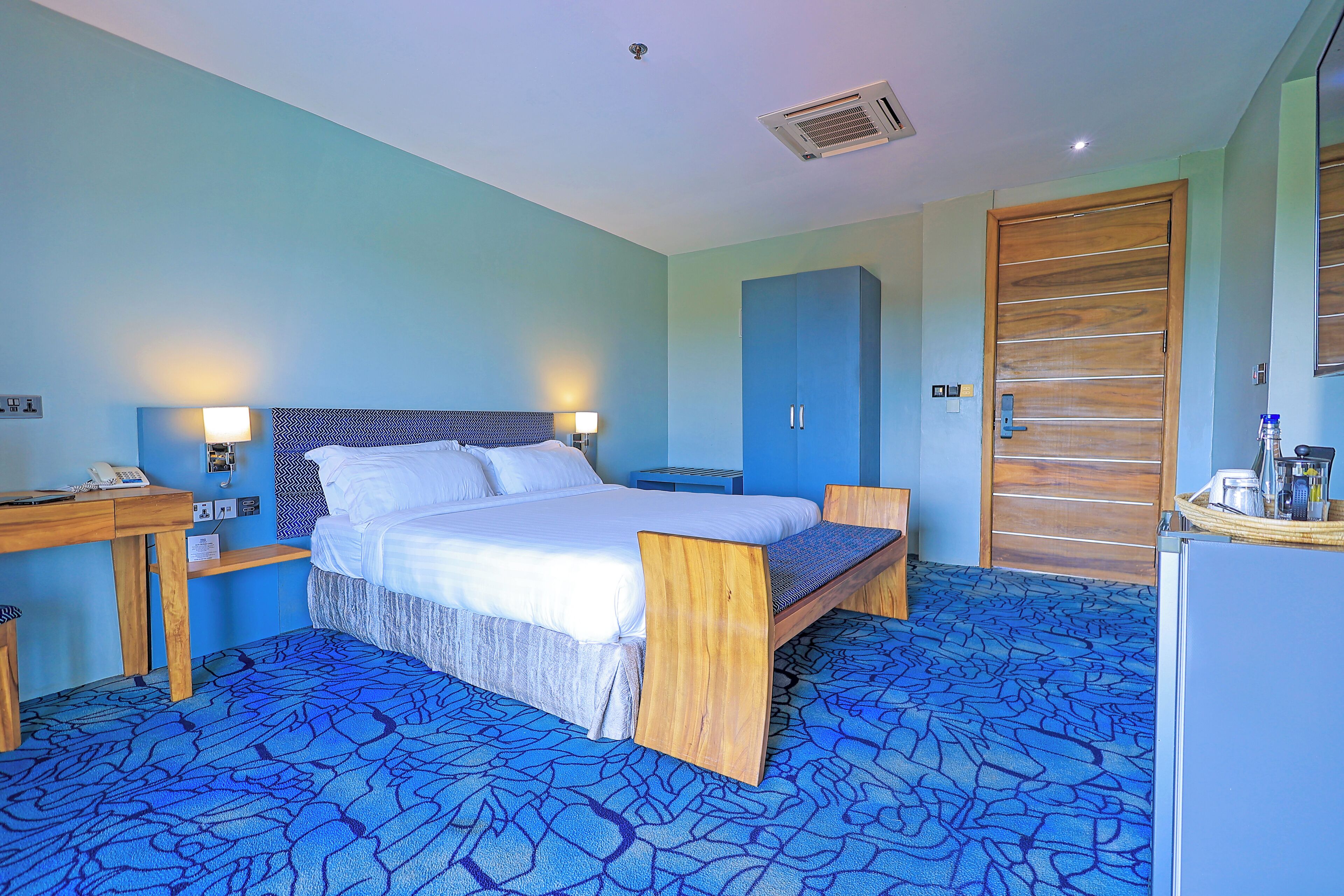 Desk, laptop workspace, free WiFi, bed sheets