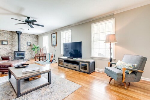 Private Hot Tub, Porch Fireplace, Large Yard