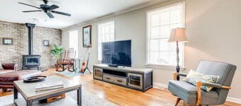 Private Hot Tub, Porch Fireplace, Large Yard