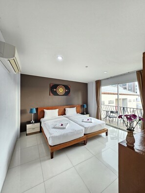 Standard Twin Room | In-room safe, free WiFi, bed sheets - LaXenia (Karon)