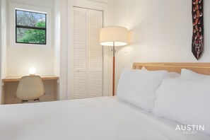 2 soverom, skrivebord, strykejern/-brett og wi-fi (inkludert)