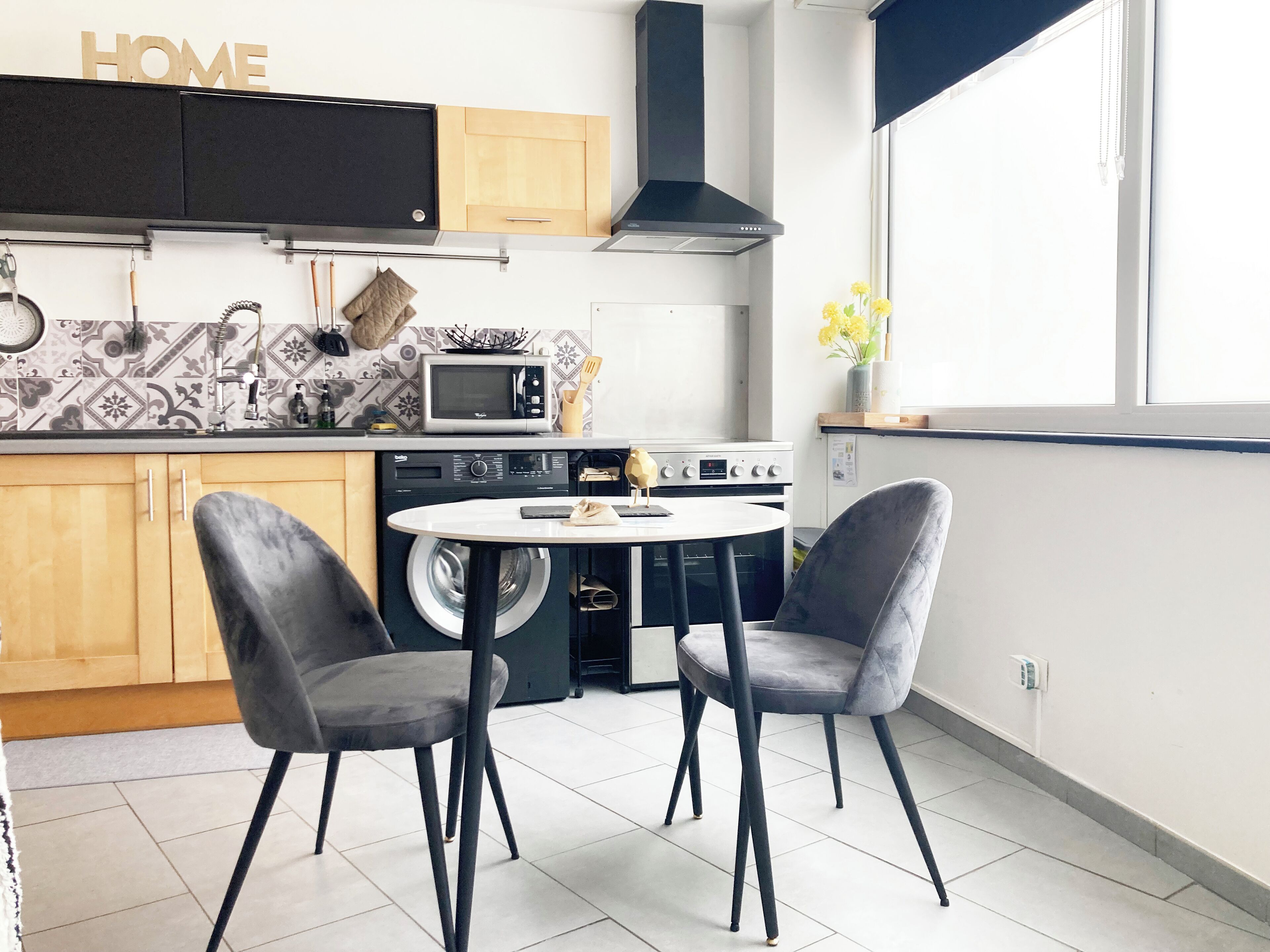 Frigorífico, microondas, horno y placa de cocina