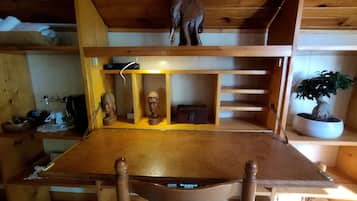 Kamar Double Klasik | Didekorasi berbeda-beda dan dilengkapi dengan perabotan berbeda-beda