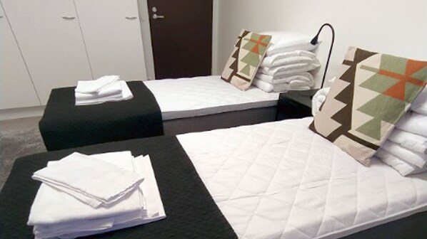 Leilighet – basic, flere senger, ikke-røyk, kjøkken | 4 soverom, strykejern/-brett og wi-fi (inkludert)