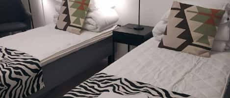 Apartamento básico, várias camas, para não fumantes, cozinha | 4 quartos, ferros/tábuas de passar roupa, Wi-Fi de cortesia