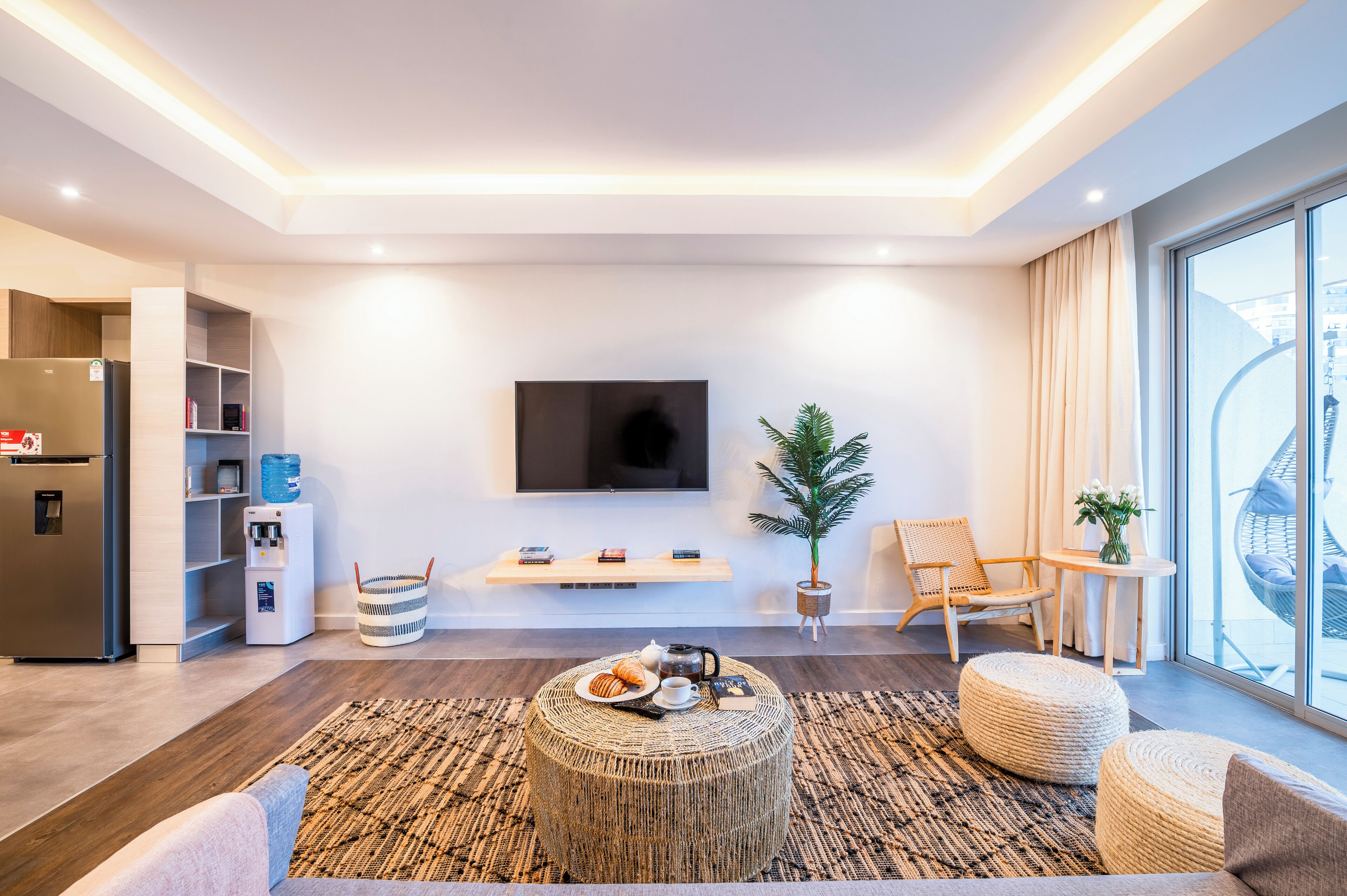 Business Apartment | Living area | Flat-screen TV