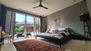 8 bedrooms, desk, Internet, bed sheets