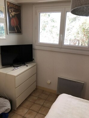 1 bedroom, WiFi, bed sheets - Séjour Sous les Pins, la mer Presqu'en Face (Saint-Georges-de-Didonne)