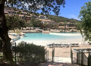 Piscina all'aperto, una piscina riscaldata