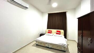 Standard Apartment, 3 Bedrooms | Laptop workspace, free WiFi, bed sheets