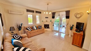 TV, fireplace