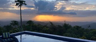 Exclusive Villa with panoramic vistas of city and mountains from your own hottub