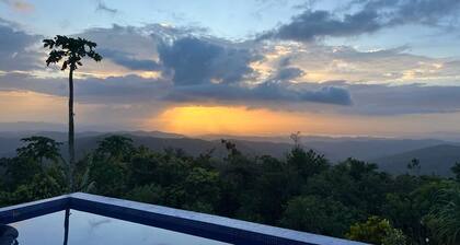 Exclusive Villa with panoramic vistas of city and mountains from your own hottub