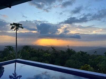 Exclusive Villa with panoramic vistas of city and mountains from your own hottub