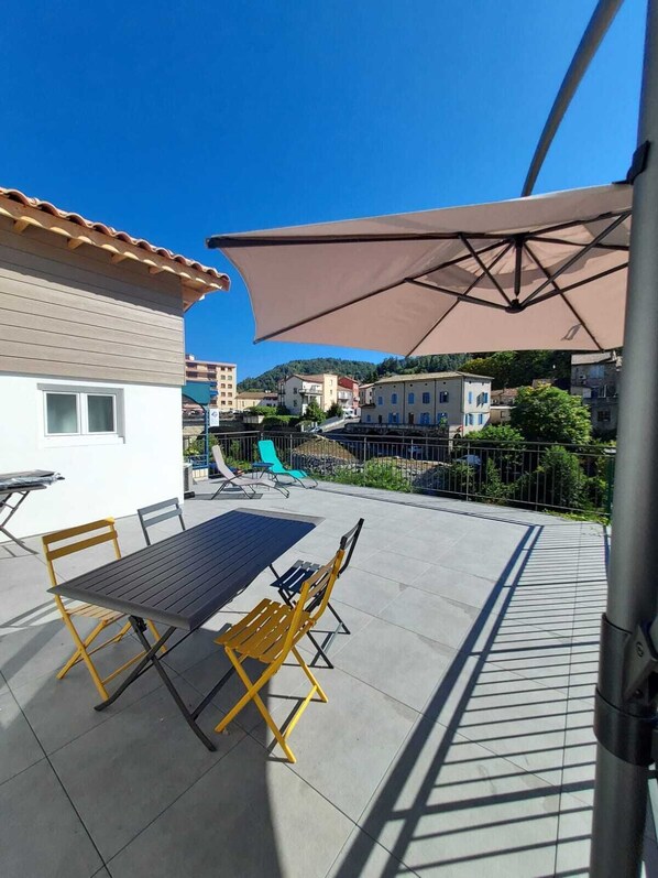 Outdoor dining - Apartment in the Heart of Vals-Les-Bains (Vals-les-Bains)