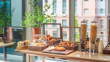 Desayuno buffet (JPY 2970 por persona)