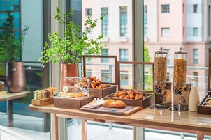Daily buffet breakfast for a fee