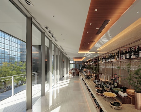 Daily buffet breakfast (JPY 2970 per person)