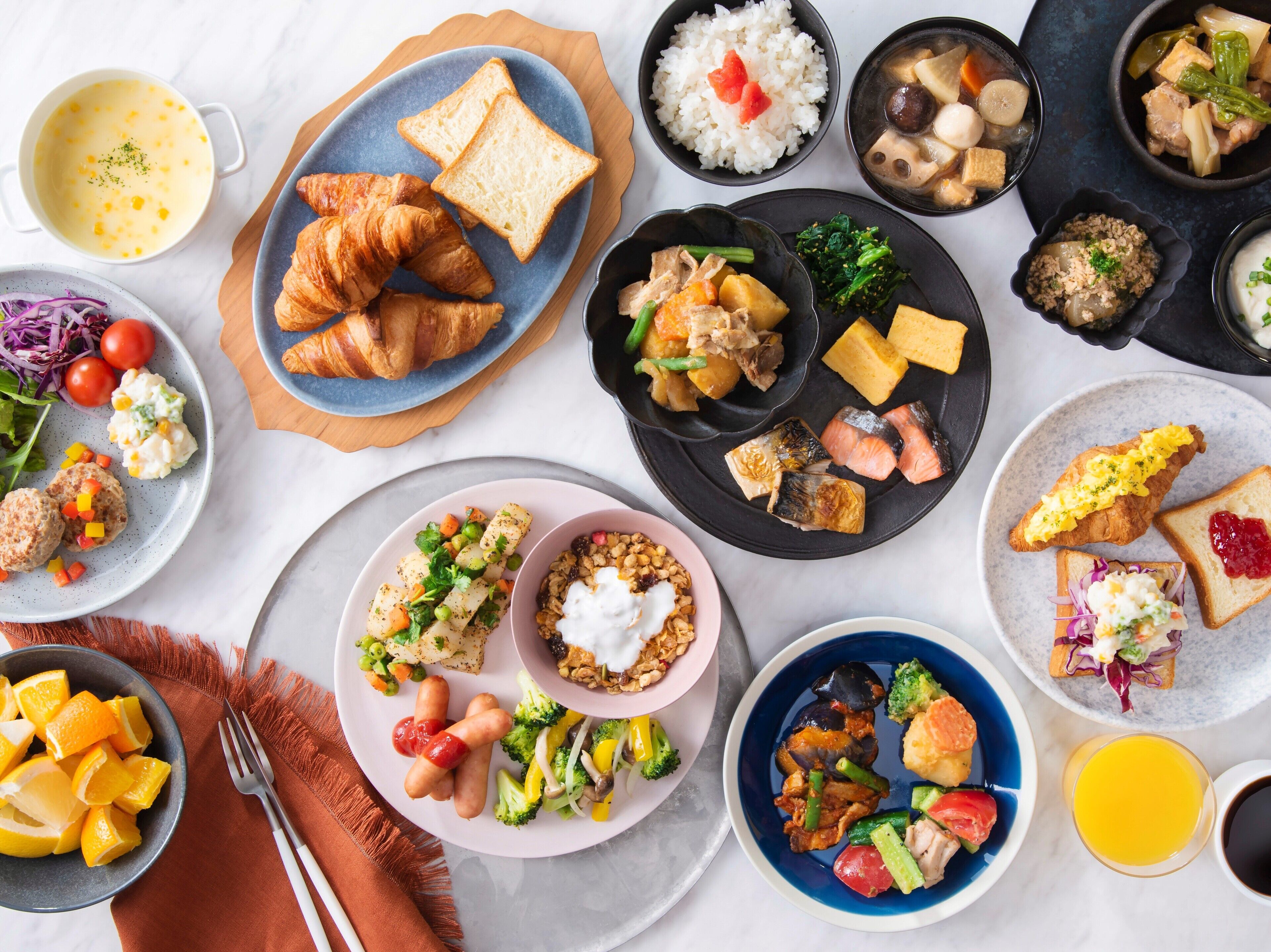 Se ofrece un desayuno bufé (2970 JPY por persona)