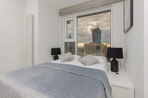 1 habitación, escritorio, tabla de planchar con plancha y wifi 