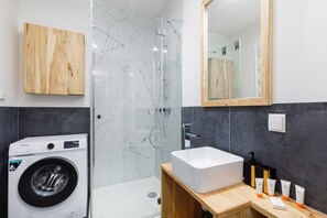 Doccia, asciugacapelli, asciugamani