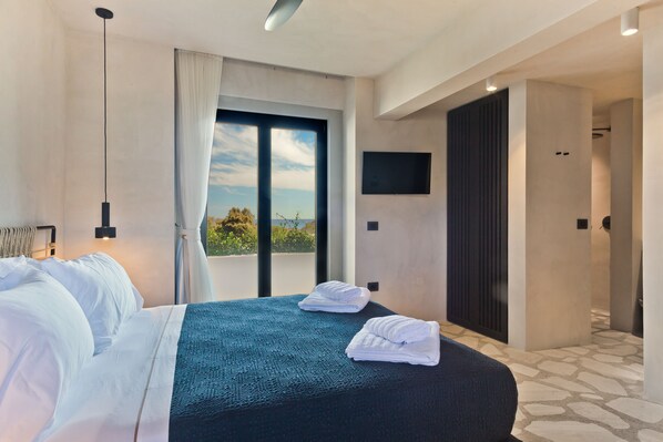 Deluxe Double Room, Sea View | In-room safe, soundproofing, free WiFi - ALMI LUXURY ROOMS (Karpathos)
