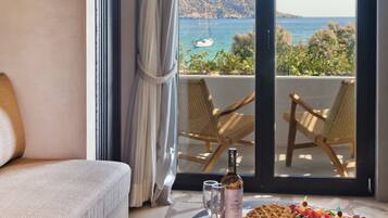 Deluxe Double Room, Sea View | In-room safe, soundproofing, free WiFi