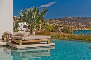 Deluxe Double Room, Swim Up