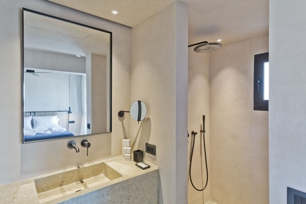 Free toiletries, hair dryer, bathrobes, slippers - ALMI LUXURY ROOMS (Karpathos)