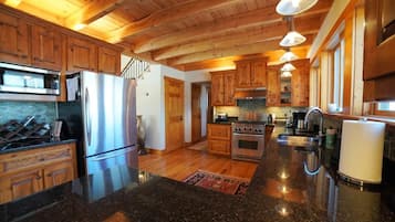 冰箱、微波炉、烤箱、炉灶