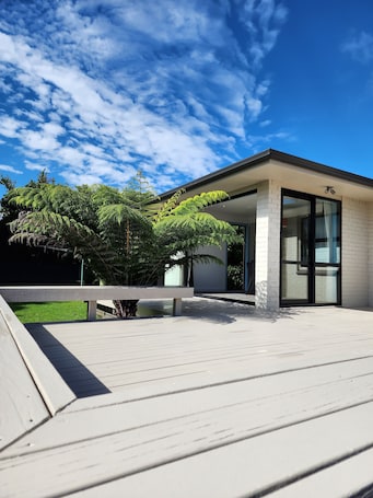 Exterior detail. Spa & Spacious