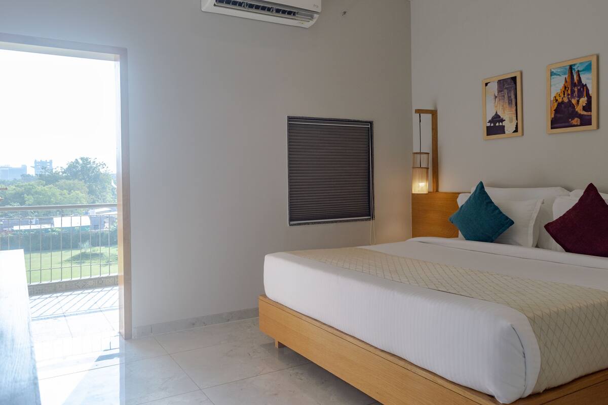 ห้องพัก, เตียงใหญ่ 1 เตียง | เครื่องนอนระดับพรีเมียม, ผ้าม่านกันแสง, ห้องเก็บเสียง, เตารีด/โต๊ะรีดผ้า