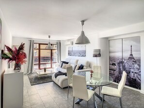 TV - Ocean Breeze by LovelyStay (Funchal)