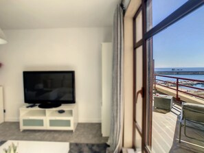 TV - Ocean Breeze by LovelyStay (Funchal)