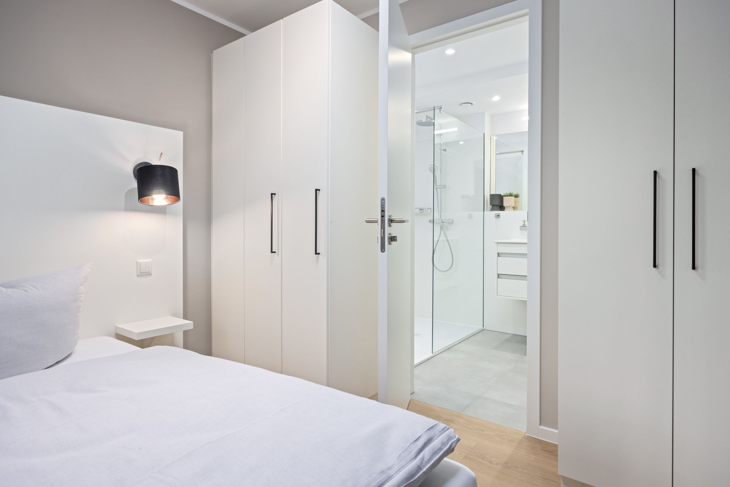 1 habitación, tabla de planchar con plancha y wifi gratis 