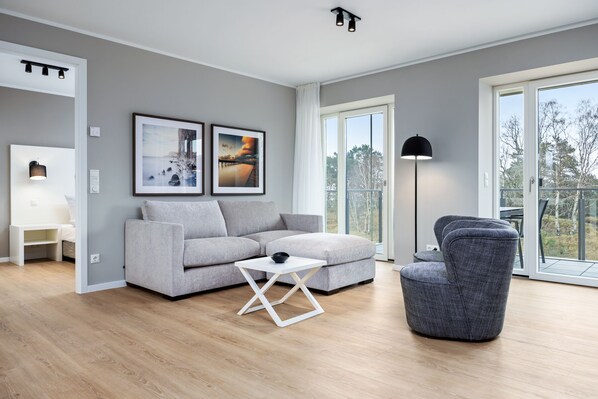 TV - 102 qm Großes, Komfortables Apartment mit Balkon und Zwei Bädern an der Ostsee (Ostseebad Binz OT Prora)