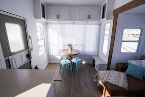 Luxury Mobile Home, Ensuite | Dining