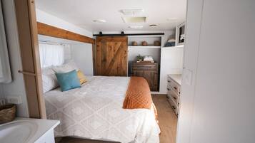 Luxury Mobile Home, Ensuite