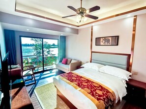 Individually decorated, desk, free WiFi, bed sheets - Melsweldon Laos Hotel (Khong District)