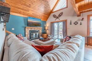 Télévision, cheminée