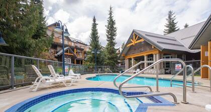 Beautiful 2BDR townhouse | Private hot tub | Pets