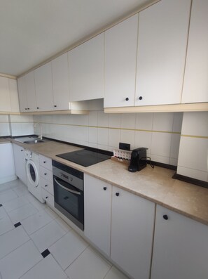 Private kitchen - Stylish and sunny apartment a few steps from the main beach. 2 Pool complex (Calpe)